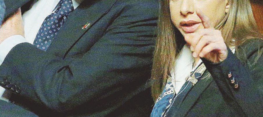Il cerchio magico - Silvio Berlusconi e la fidata Mariarosaria Rossi - Ansa La “badante” di B. vuol risarcire le ragazze