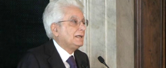 Copertina di Mattarella al Csm: “I magistrati rispondono solo alla legge, non alle opinioni correnti o alle pressioni mediatiche”