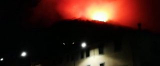 Incendio Pisa, sul monte Serra in fiamme 600 ettari e 700 sfollati: chiuso aeroporto Galilei