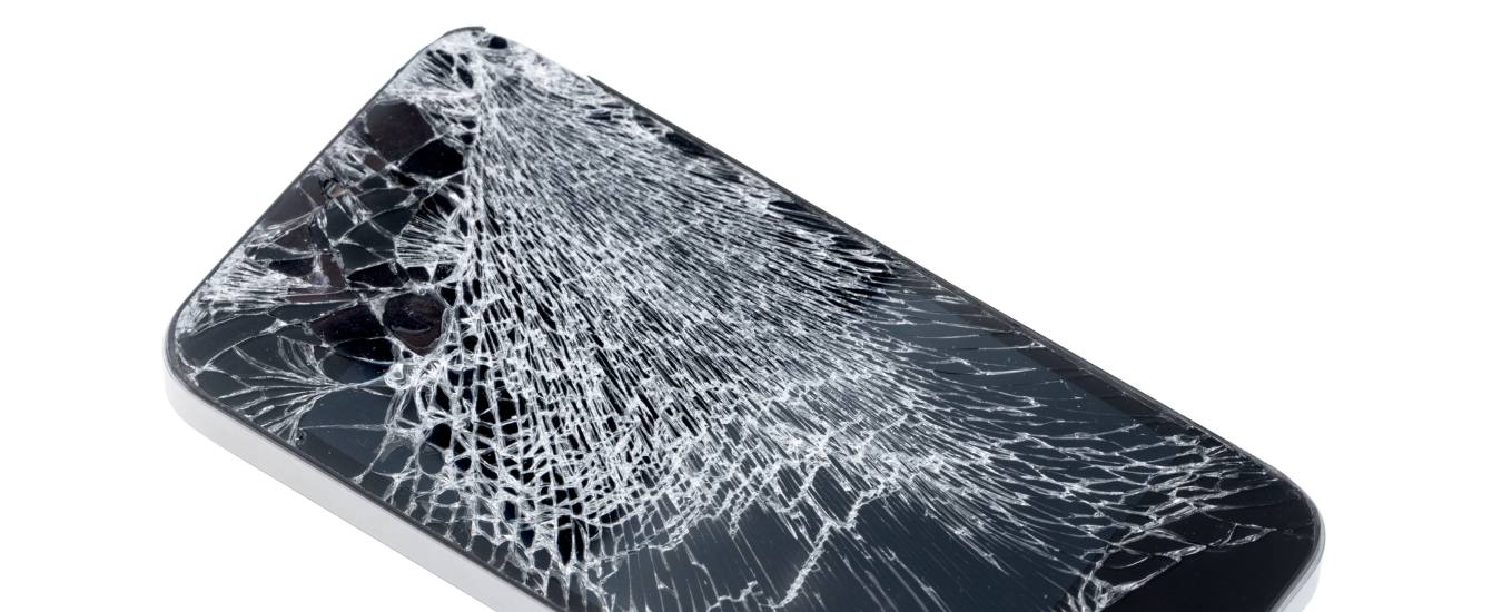 Mi è caduto lo smartphone: come, quando e perché gli italiani rompono il cellulare