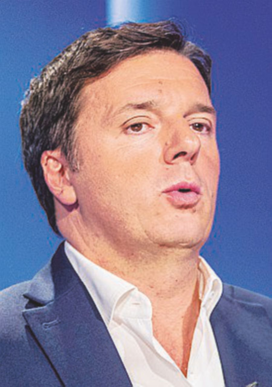 Renzi: “Zingaretti è ambiguo col M5S”. Poi lite sui funerali