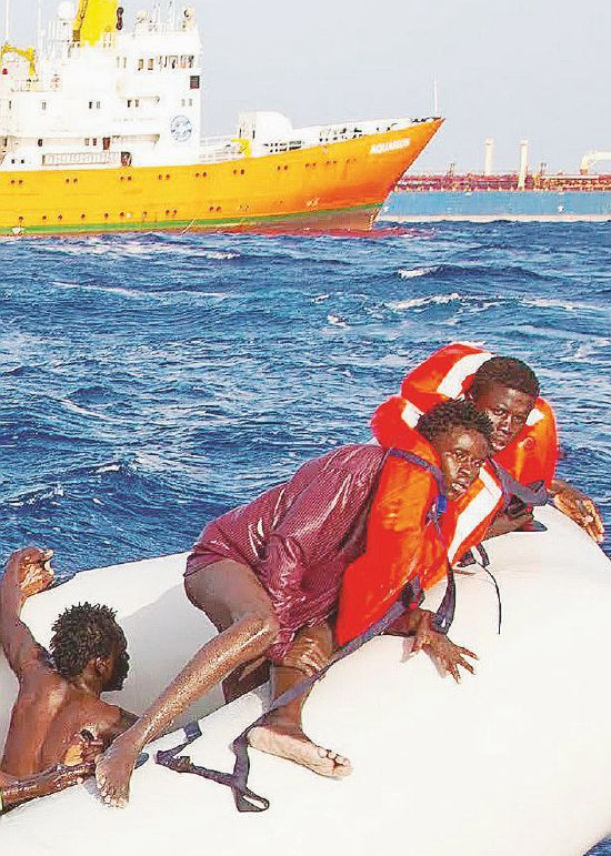 Per i 58 salvati dall’Aquarius accordo a cinque senza Italia
