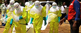 Copertina di Ebola, primo contagio fuori dalla RD del Congo: morto bambino di 5 anni in Uganda. Msf: “L’epidemia ha accelerato”