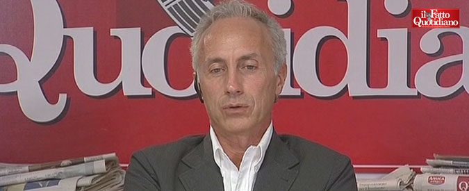 Copertina di Casalino, Travaglio: “È stato un pirla a fidarsi dei giornalisti. Renzi su funerali Genova? Parole penose”