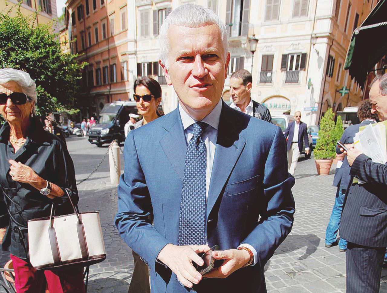 Copertina di Editoria, la lunga crisi di B. Belpietro prende Panorama