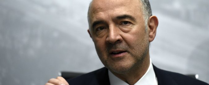Def, Moscovici: “E’ fuori dai paletti, ma no a crisi con l’Italia”. Conte: “Non facciamo manovra su attese dei commissari Ue”
