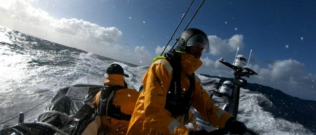 Un mare da salvare, quando la regata diventa una missione scientifica: il documentario dell’impresa su Sky