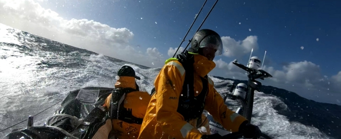 Copertina di Un mare da salvare, quando la regata diventa una missione scientifica: il documentario dell’impresa su Sky