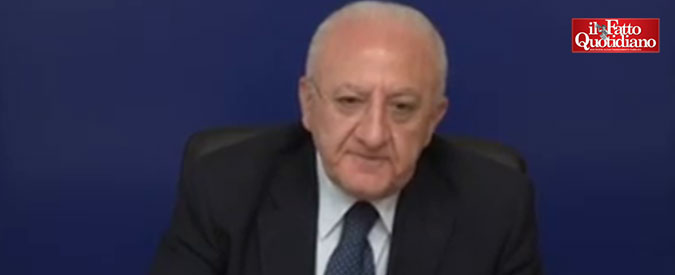 Copertina di De Luca: “Io salviniano? Veramente è Salvini che mi copia. Manovra? M5s festeggi in piazza, non a Palazzo Chigi”