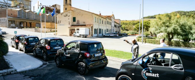 Copertina di Smart, la rivoluzione a batteria in visita alle centrali elettriche toscane – FOTO