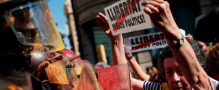 Copertina di Barcellona, a un anno dal referendum sull’Indipendenza della Catalogna ancora scontri tra manifestanti e guardia civil