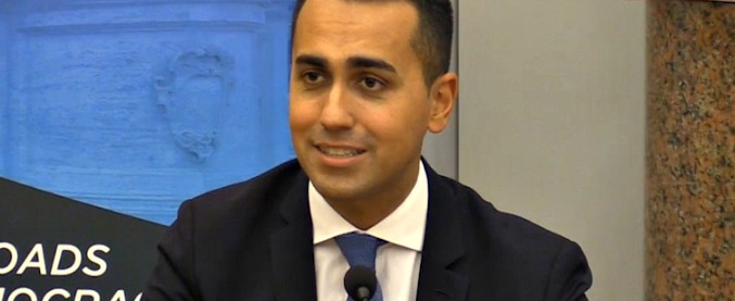 Copertina di Manovra, Di Maio: “Pd scende in piazza? Via per l’estinzione. Ora ‘team mani di forbici’ per tagliare spese inutili”