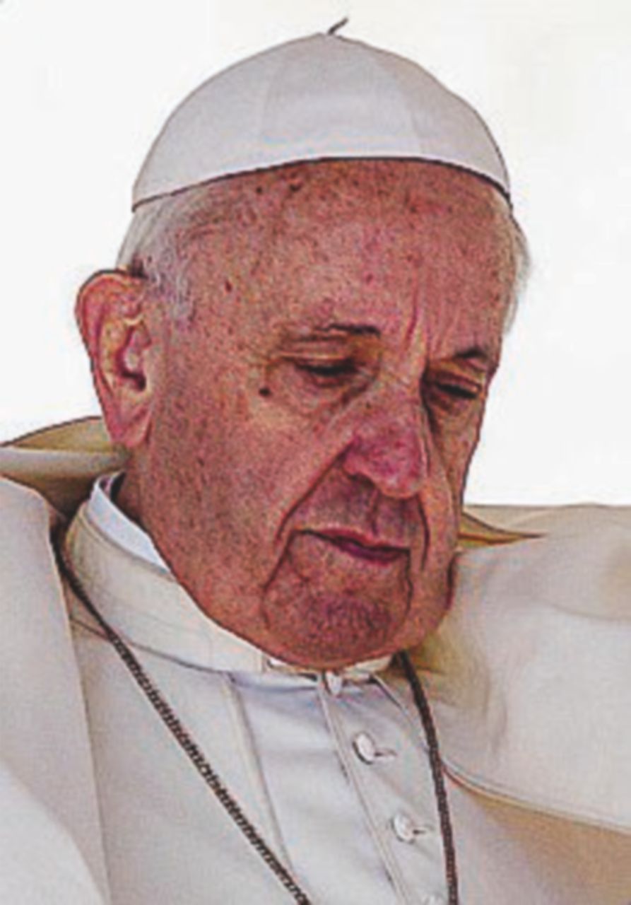 Viganò ritorna a parlare e Bergoglio chiede di pregare