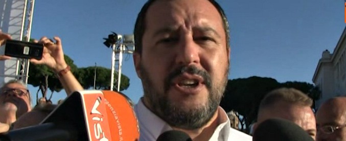 Copertina di Manovra, Salvini: “Me ne frego di Bruxelles. Mattarella? Stia tranquillo, lo facciamo per gli italiani”