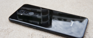 Copertina di Recensione Huawei Mate 20 Lite: lo smartphone per chi ama i selfie e ha bisogno di uno schermo grande