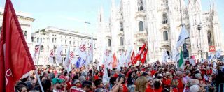 Copertina di Milano, il presidio dei “senza tessera” in piazza Duomo. Da don Biancalani ai gay aggrediti: “Basta intolleranza”