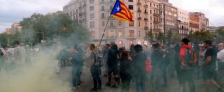 Copertina di Catalogna, un anno fa il referendum disconosciuto: “Separatisti fanno irruzione in sede Generalitat di Girona”