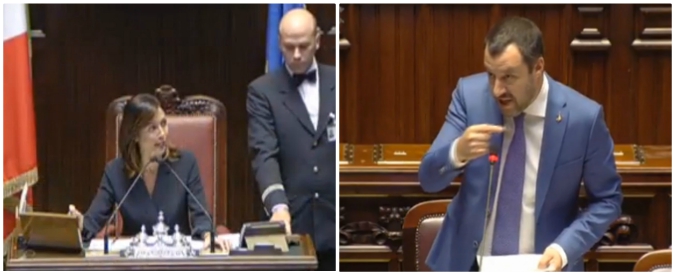 Copertina di Salvini ironizza su assenze opposizioni, bagarre in Aula. E Carfagna lo rimprovera: “Le regole valgono anche per lei”