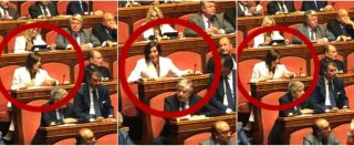 Copertina di Senato, Bernini (FI) pizzicata dai parlamentari M5s: “Fa la pianista, è vergognoso”. E Calderoli annulla il voto