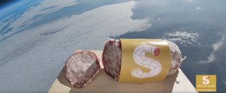 Copertina di Tre, due, uno… via! L’iniziativa di lancio della festa del salame è spaziale. Ecco cosa si sono inventati a Cremona