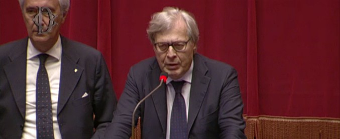 Copertina di Riace, Sgarbi: “Mimmo Lucano come chi ricoverava gli ebrei in età fascista. Azione giudiziaria criminale”