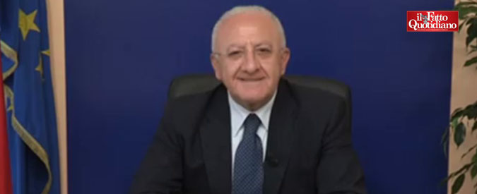 Copertina di Reddito cittadinanza, De Luca: “Spese morali? Se tutto va bene, si avrà la tazza di latte. Ma scremato”