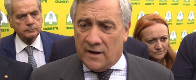 Copertina di Def, Tajani: “Le stime del Pil italiano sono irrealizzabili. Reddito di cittadinanza? Regalia di Stato”