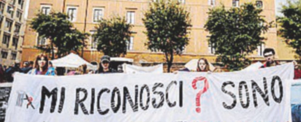 I manifestanti - Ansa Obiettivo 1% del Pil: i lavoratori della cultura battono cassa