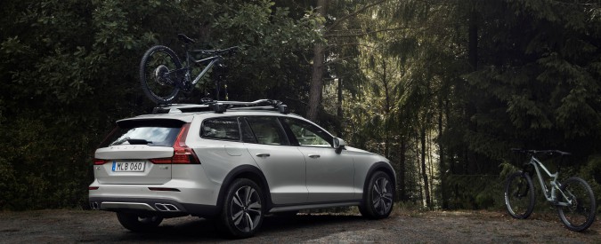 Copertina di Volvo V60 Cross Country, presto in Italia la regina dei boschi – FOTO