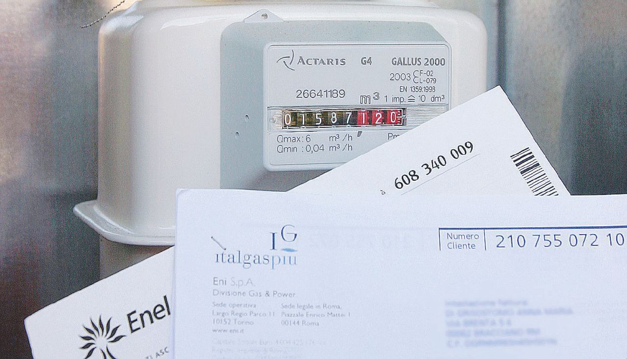 Copertina di I costi nascosti nella bolletta. Maxi-stangata dal 2019: +13%