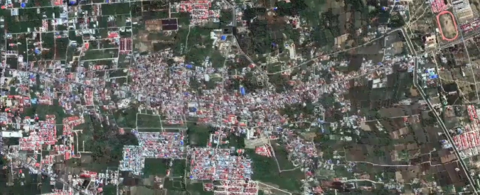 Copertina di Indonesia, il terreno si liquefa dopo il terremoto: case ed edifici trascinati dal fango. Le immagini impressionanti