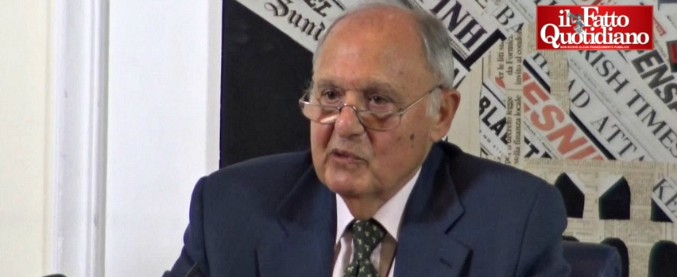 Copertina di Def, Savona: “Salvini e Di Maio? Intemperanza verbale, ma responsabili. Nessuno vuole lasciare l’Ue”