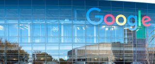 Copertina di Google Plus chiude, messi a rischio i dati di 500mila persone
