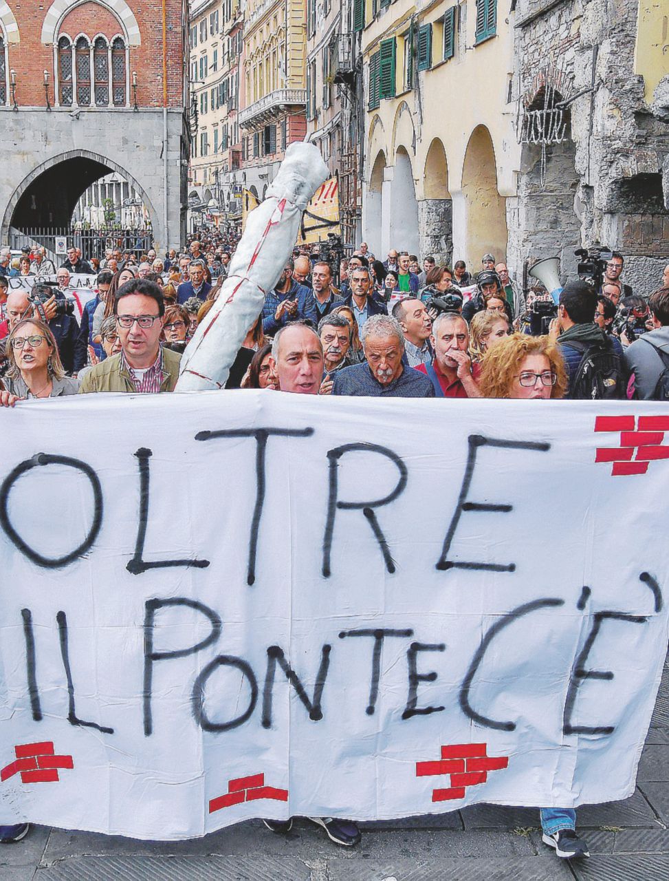 Copertina di Sensori “sbagliati” sul ponte Genova, gli sfollati in piazza