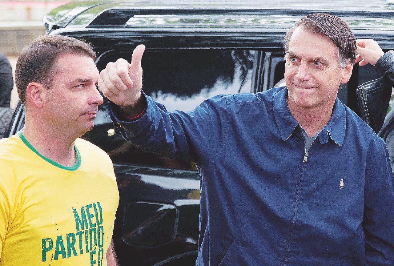 Copertina di L’ex ufficiale Bolsonaro sogna: da degradato a presidente