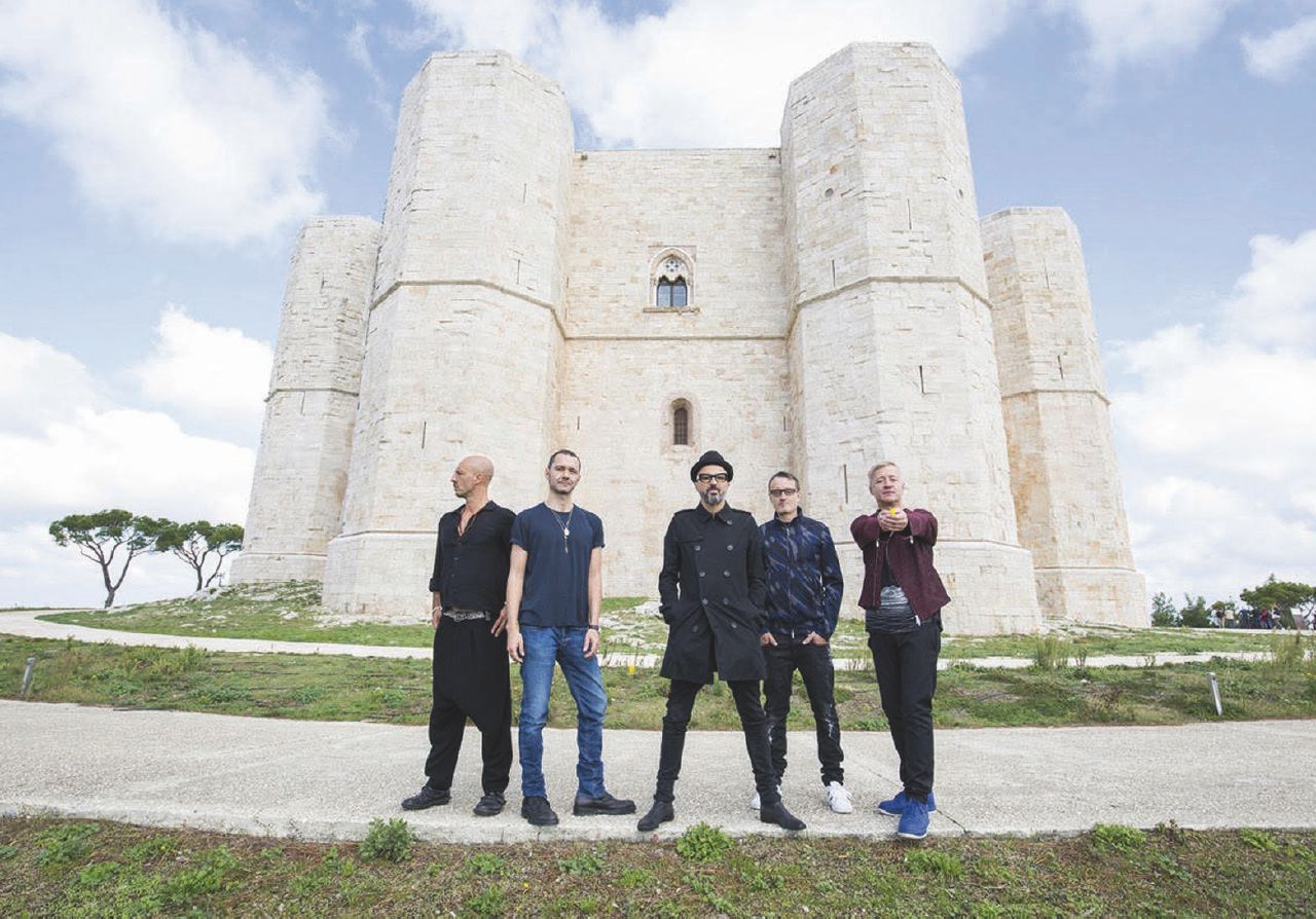 Copertina di “Rieccoci dopo tre anni di terapia di coppia”: bentornati Subsonica