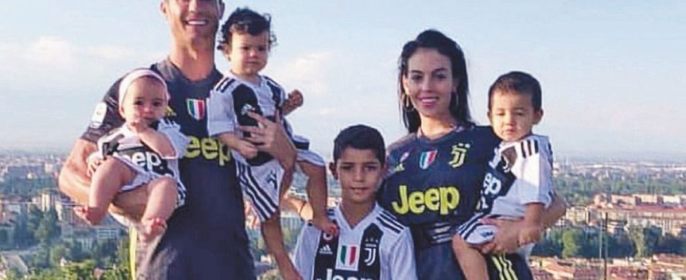 Frasi manomesse e notizie postdatate: dark room Cr7 Frasi manomesse e notizie postdatate: dark room Cr7