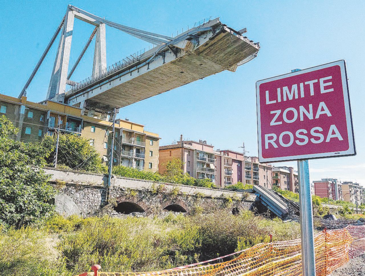In Edicola sul Fatto Quotidiano del 10 ottobre: Con la scusa del Ponte, i potenti di Genova battono cassa per sé