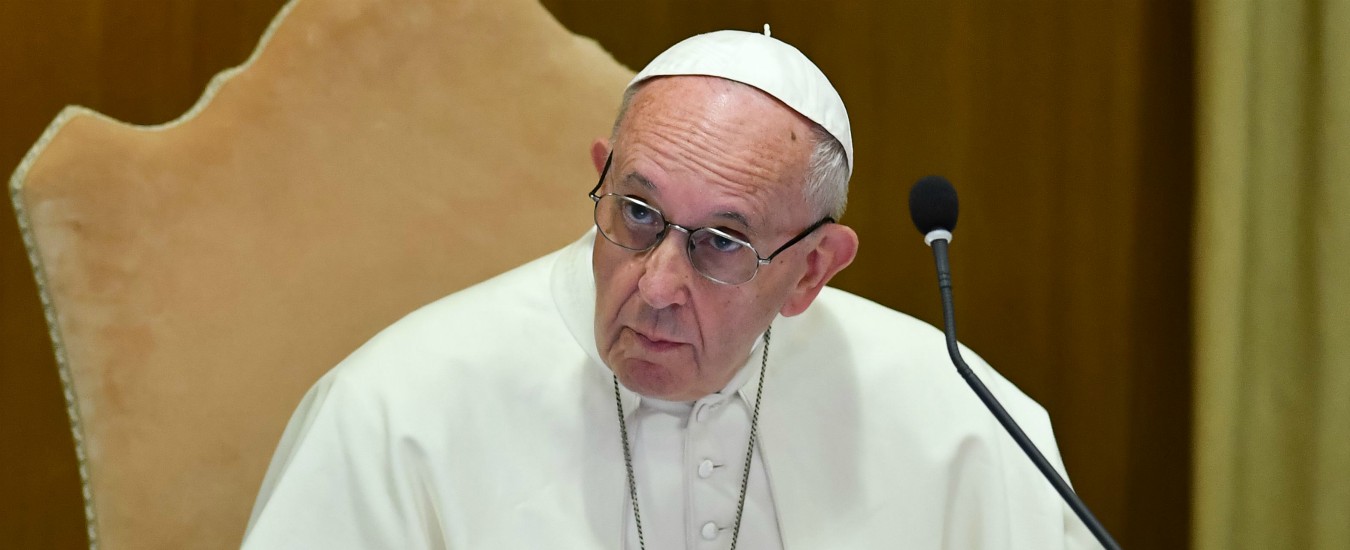 Aborto, papa Francesco: “È come affittare un sicario. Interrompere la gravidanza? Un modo di dire per far fuori qualcuno”
