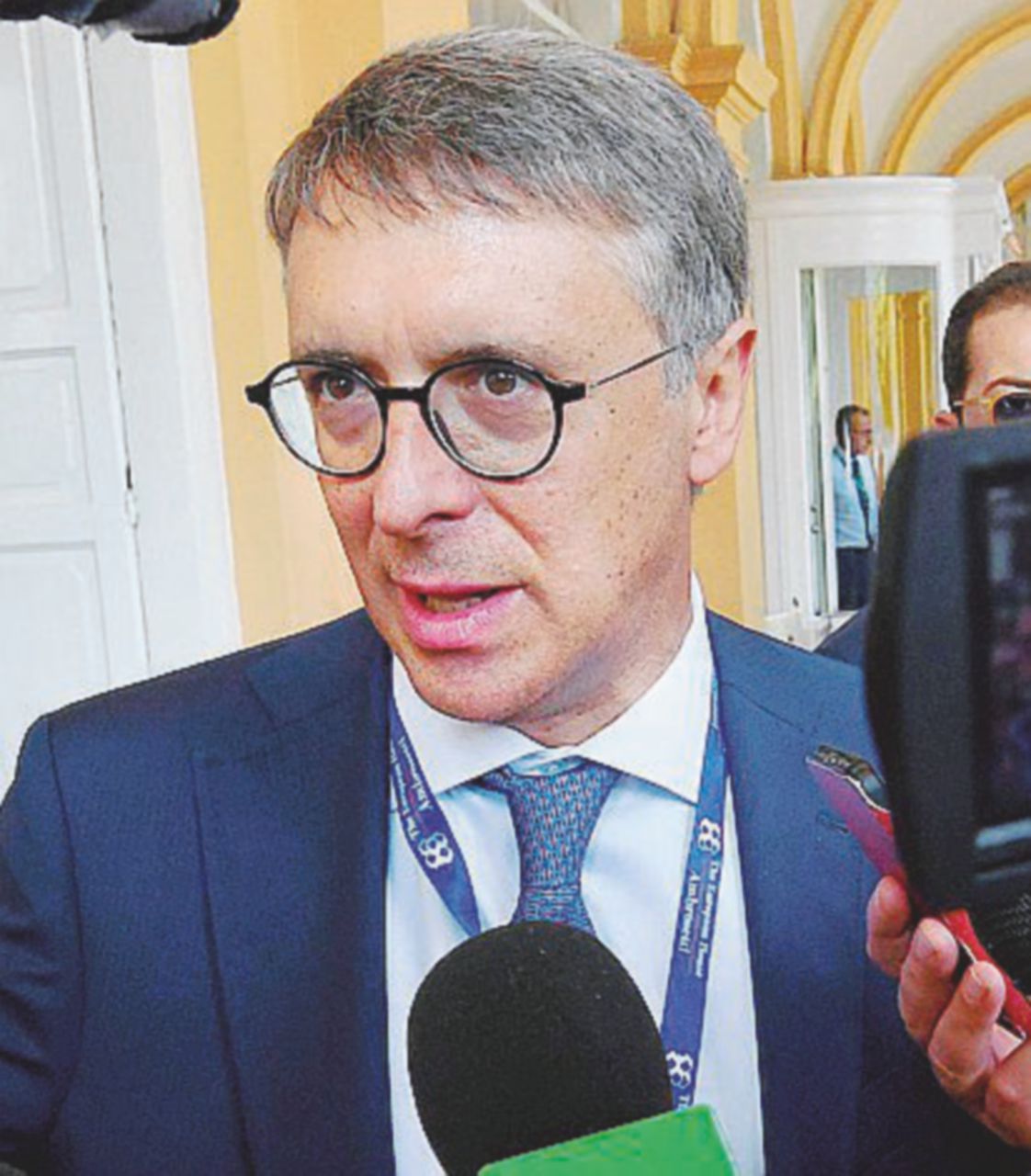 Copertina di Regole sui soldi ai partiti, Cantone applaude