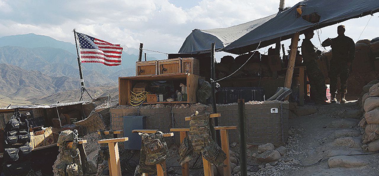 Copertina di Trappola Afghanistan. La soluzione privata del Mr. Wolf di Trump