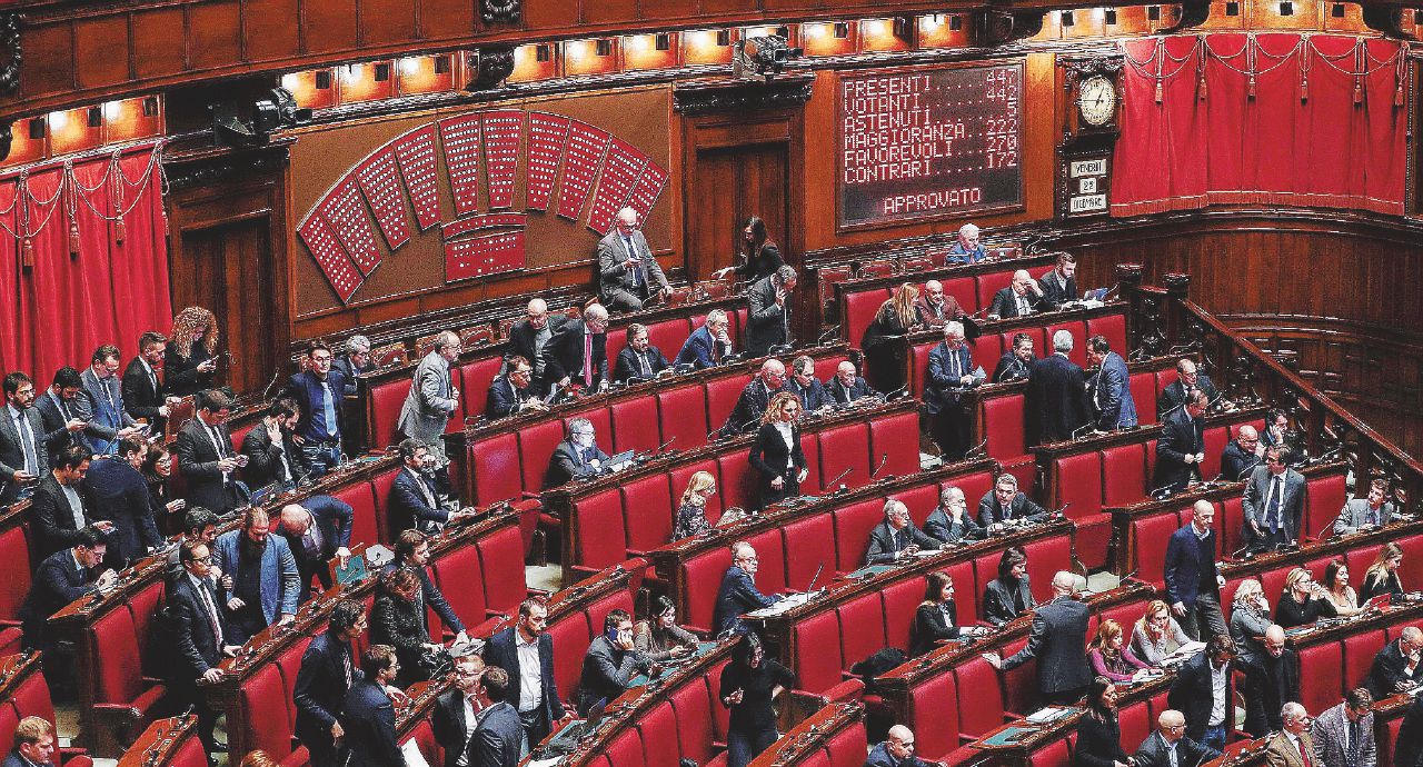 Copertina di “Via l’art. 81 dalla Carta: sovrano è il Parlamento, non i mercati”