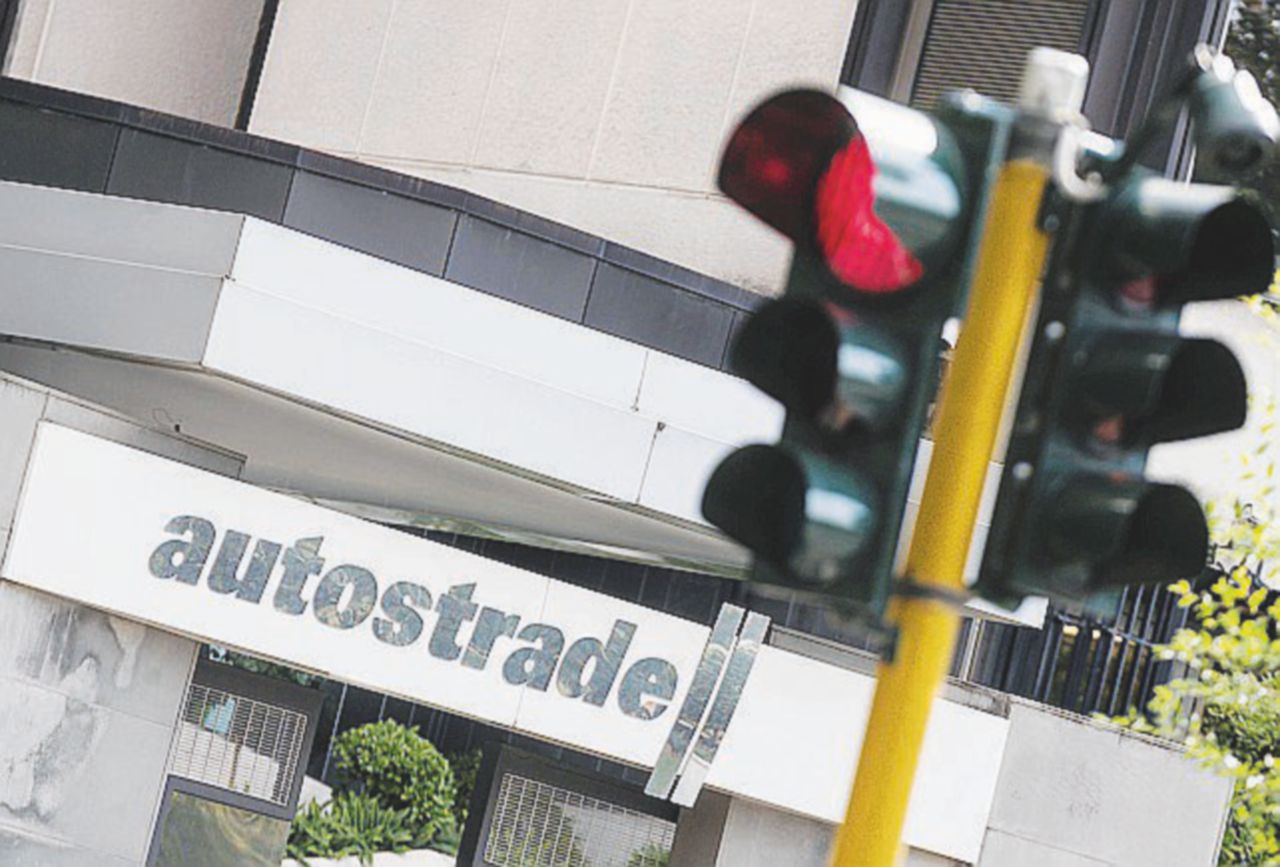 Copertina di Altro stop ad Autostrade “Barriere di cemento e nuovi tiranti inadatti”