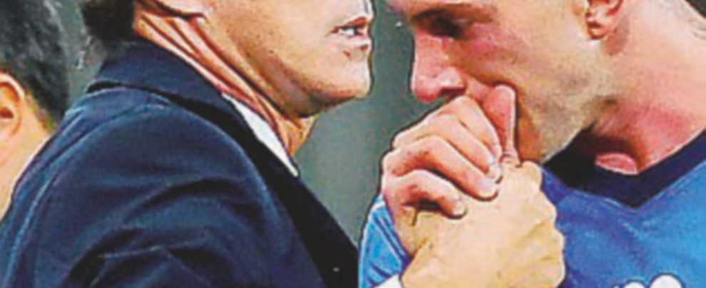 Azzurri - Il Ct Mancini e Bernardeschi - Ansa “Se la Nazionale retrocede, andrà fatta una riflessione su Mancini”