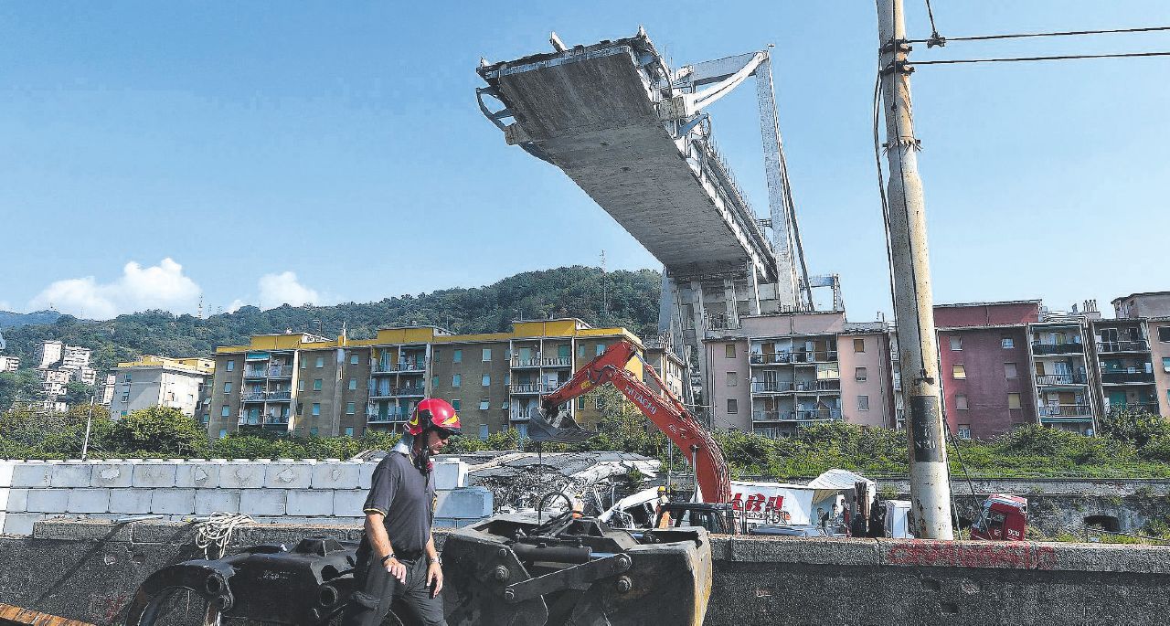 Copertina di Ponte Morandi, Cantone: “A Genova si può far presto anche  senza deroghe. Il decreto Anticorruzione è coraggioso”