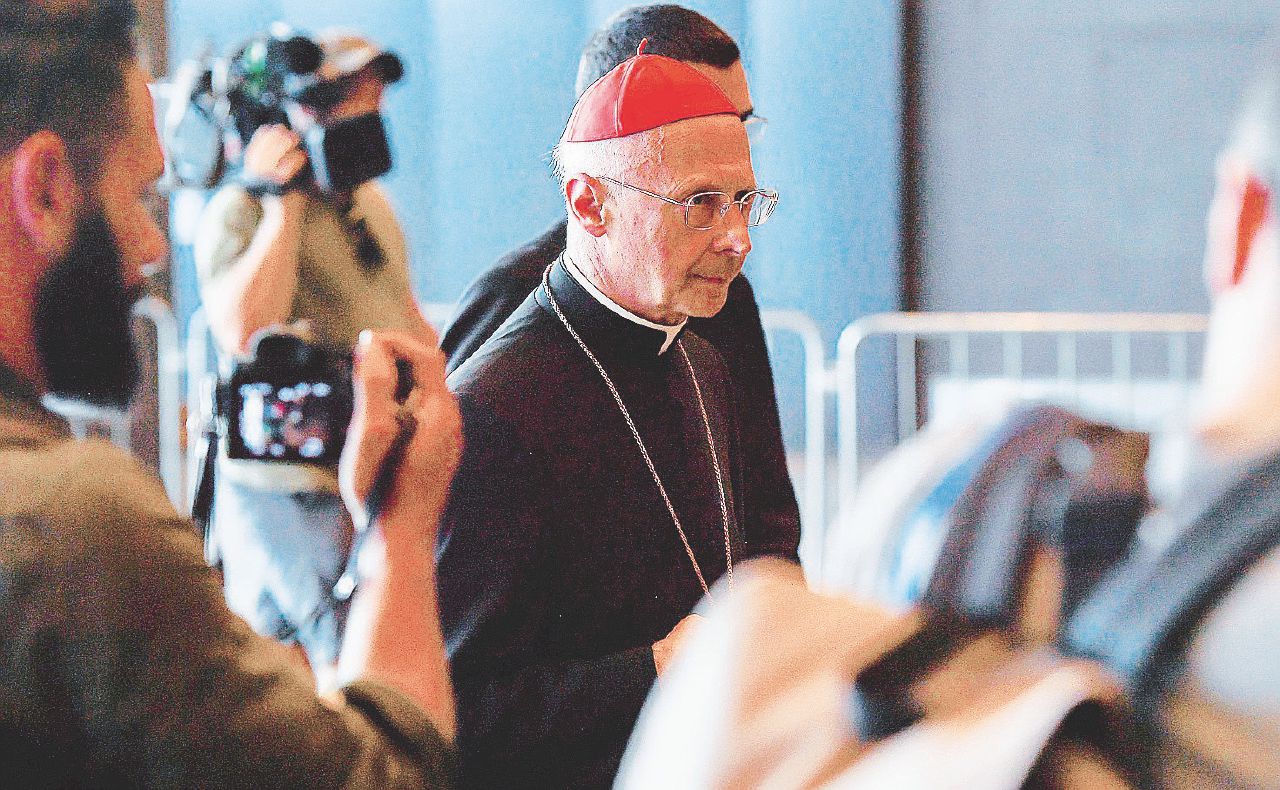 Copertina di Al Morandi passano tutti tranne uno: il cardinal Bagnasco