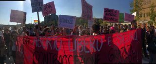 Copertina di Verona, “Aborto libero e garantito”: in migliaia in piazza per difendere la legge 194. Sostegno anche da Milano