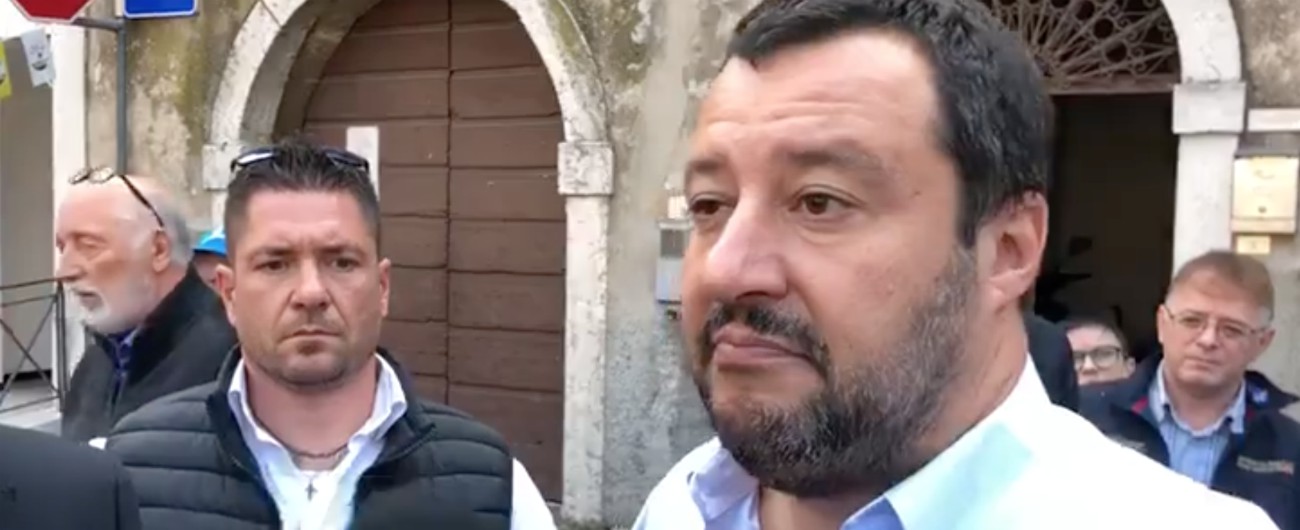 Copertina di Trento, bomba carta contro sede Lega. Salvini: “Non anarchici ma cretini. Chiudere centri sociali”