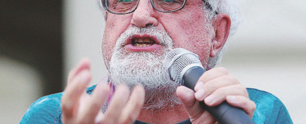 Per gli ultimi - Padre Alex Zanotelli, da anni è impegnato nell’aiuto ai più bisognosi. Ora è a Napoli - LaPresse “Vi sembra giustizia? Bisogna disobbedire”