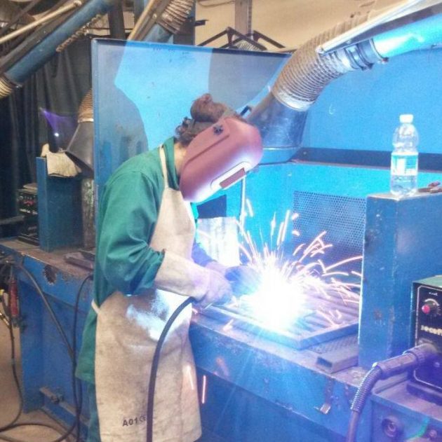 “In Inghilterra faccio il saldatore: sono precario e licenziabile da un giorno all’altro. Ma qui il posto ...